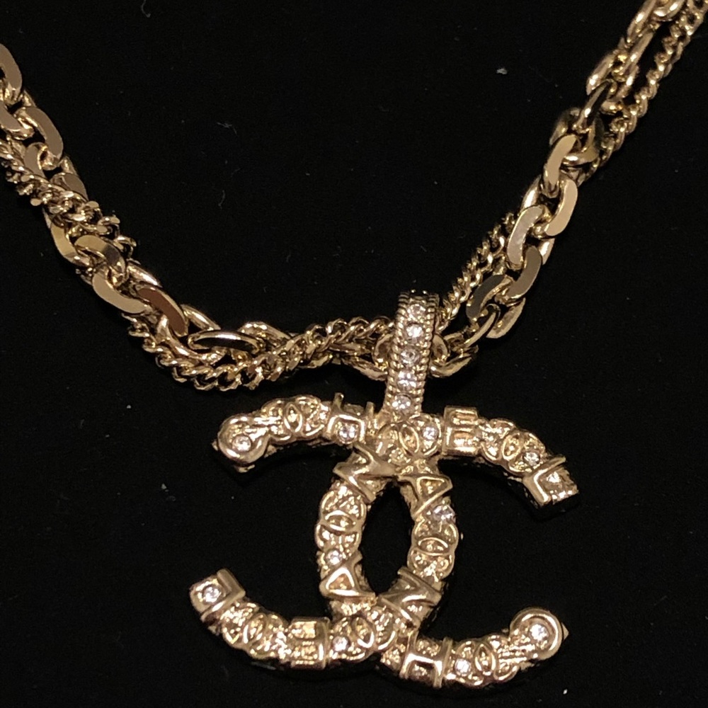 Chanel Necklace (Free Dior lip glow) - Picture 15 of 16